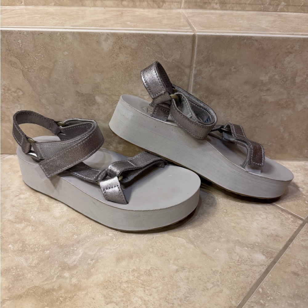 Teva Flatform Universal Leather sandals